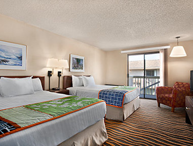 Howard Johnson Inn & Suites Tacoma Near McChord AFB - Tacoma, WA