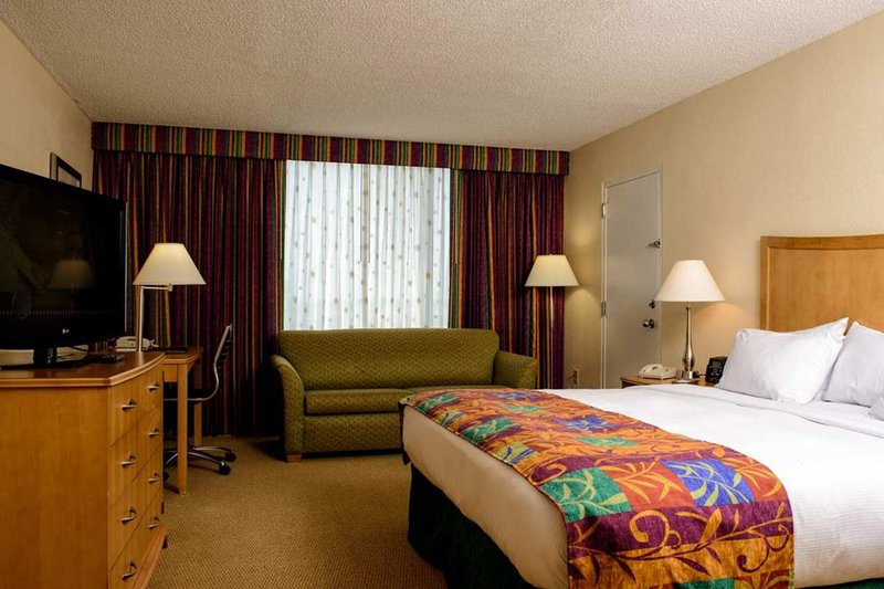 Hilton-Cocoa Beach Oceanfront - Cocoa Beach, FL