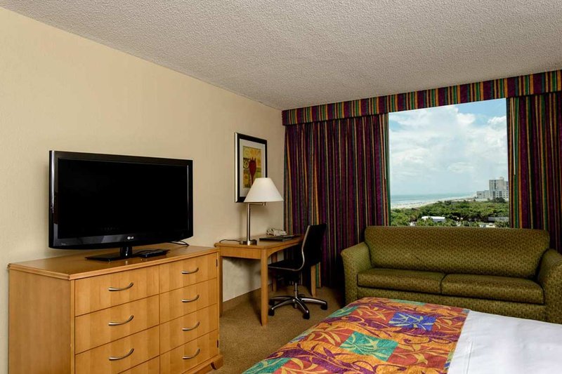 Hilton-Cocoa Beach Oceanfront - Cocoa Beach, FL