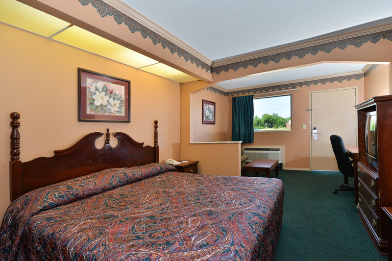 Western Inn & Suites - Winona, MS