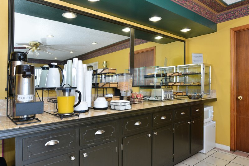 Western Inn & Suites - Winona, MS