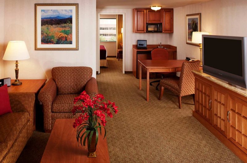 Doubletree Suites By Hilton Hotel Phoenix - Phoenix, AZ
