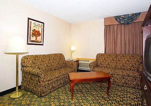 Rodeway Inn & Suites - Warren, MI