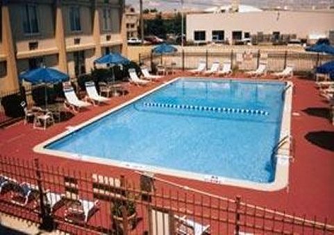 Rodeway Inn & Suites - Warren, MI
