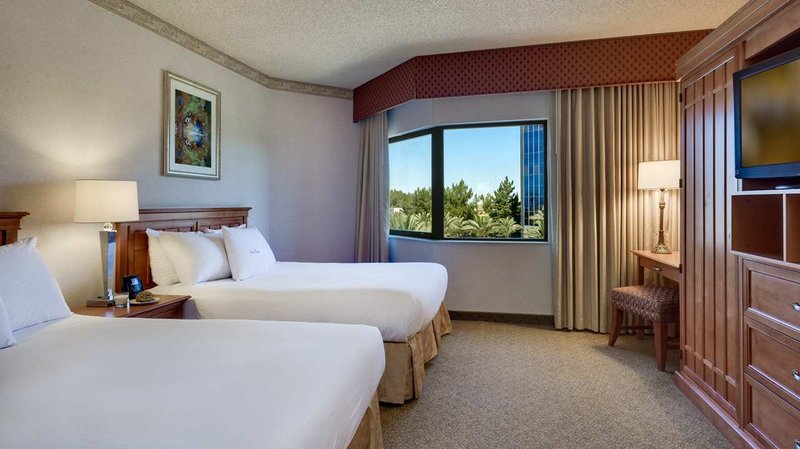 Doubletree Suites By Hilton Hotel Phoenix - Phoenix, AZ