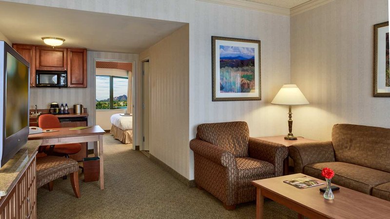 Doubletree Suites By Hilton Hotel Phoenix - Phoenix, AZ