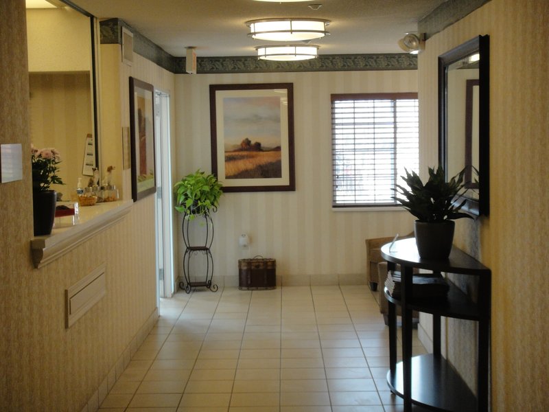 Candlewood Suites CHICAGO/NAPERVILLE - Warrenville, IL