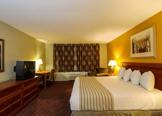 Econo Lodge - Austin, MN