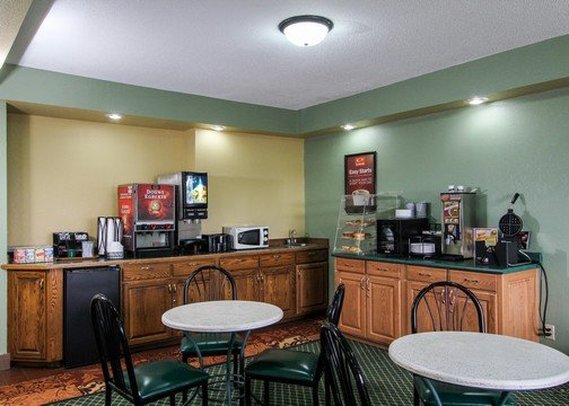 Econo Lodge - Austin, MN