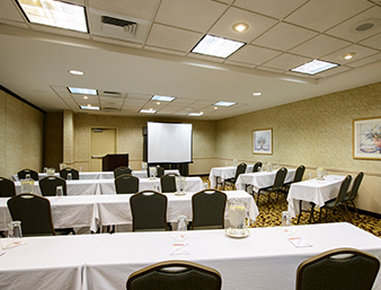Hawthorn Suites By Wyndham Franklin - Franklin, MA