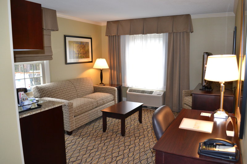 Holiday Inn Express & Suites MERRIMACK - Merrimack, NH
