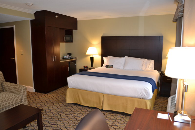 Holiday Inn Express & Suites MERRIMACK - Merrimack, NH
