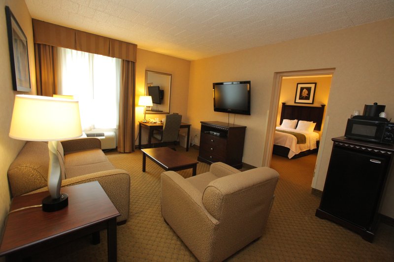 Comfort Inn & Suites Paramus - Paramus, NJ