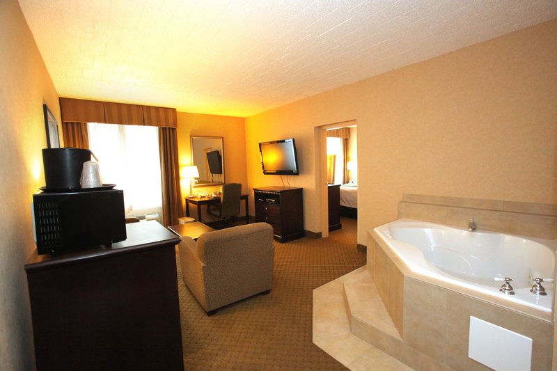 Comfort Inn & Suites Paramus - Paramus, NJ