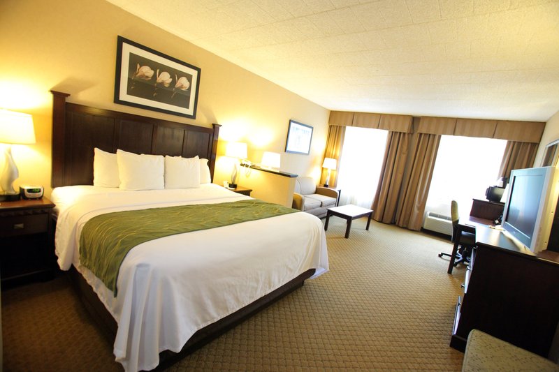 Comfort Inn & Suites Paramus - Paramus, NJ
