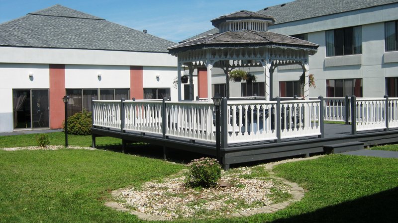Americas Best Value Inn - Fort Atkinson, WI