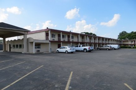 Econo Lodge Inn & Suites - Champaign, IL