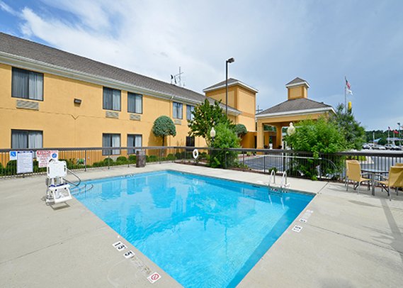 Quality Inn - Warsaw, NC