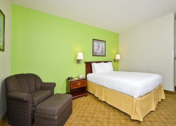 Quality Inn - Warsaw, NC