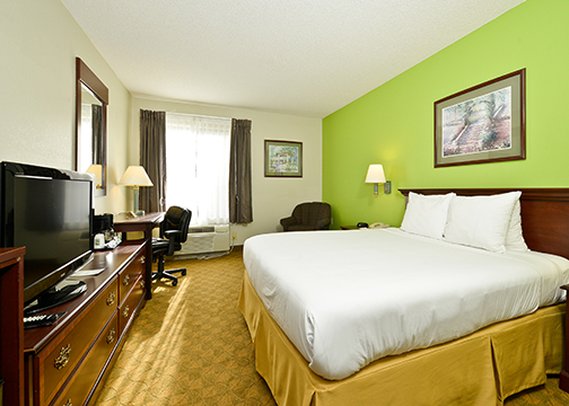 Quality Inn - Warsaw, NC