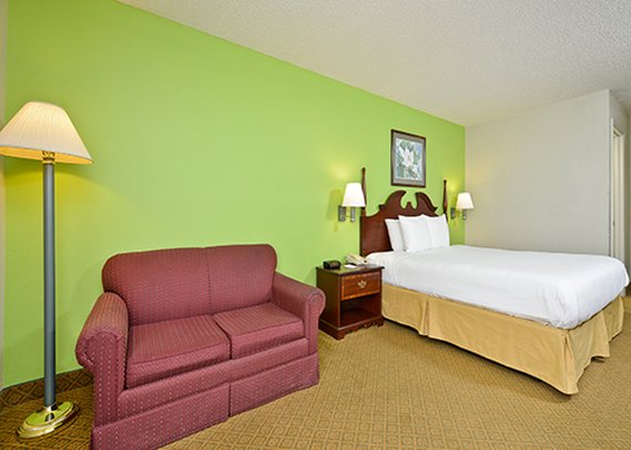 Quality Inn - Warsaw, NC