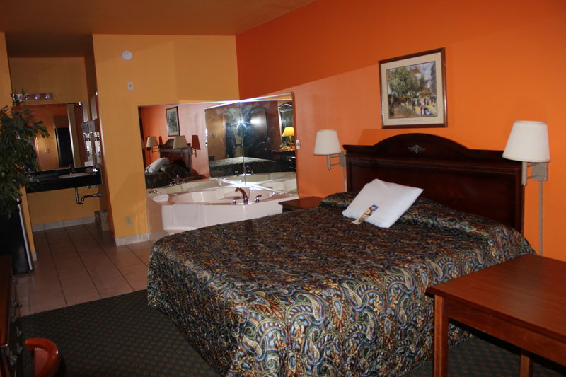 Lone Star Inn & Suites - Victoria, TX