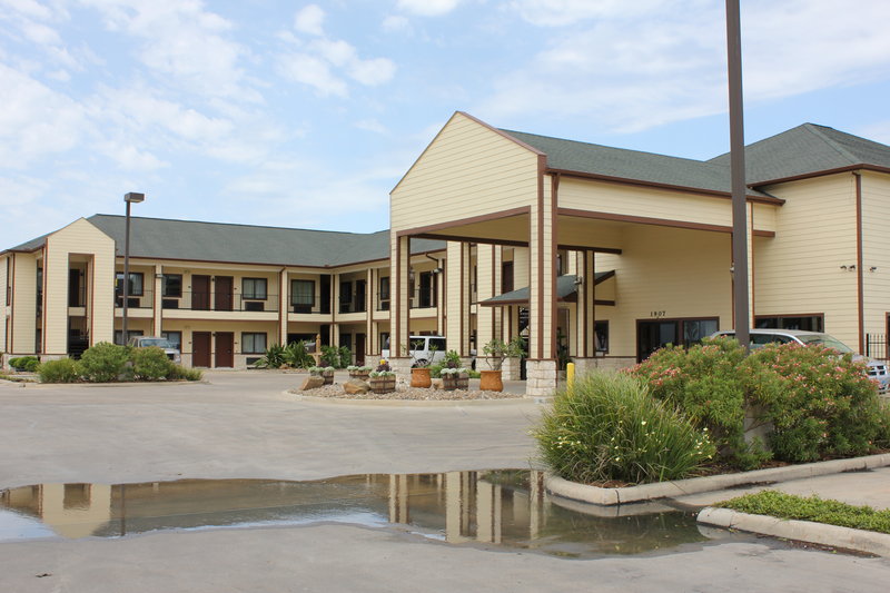Lone Star Inn & Suites - Victoria, TX