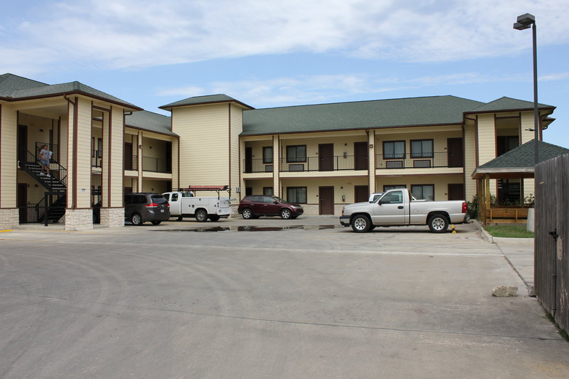 Lone Star Inn & Suites - Victoria, TX
