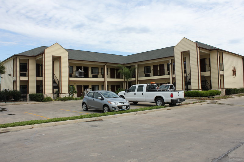 Lone Star Inn & Suites - Victoria, TX