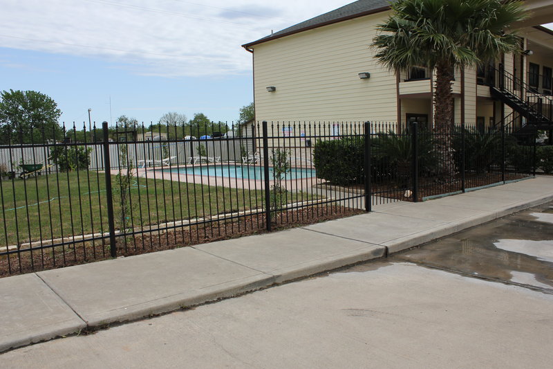 Lone Star Inn & Suites - Victoria, TX