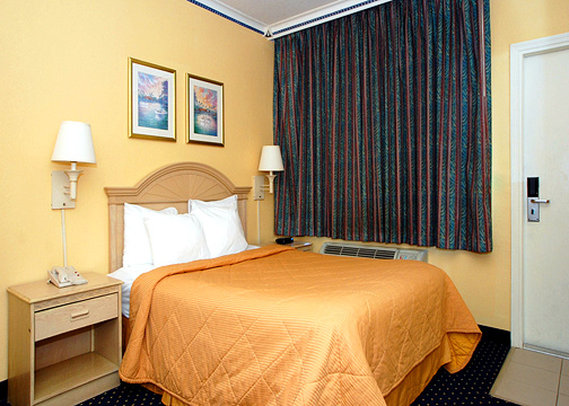 Comfort Inn & Suites Port Canaveral Area - Cocoa Beach, FL