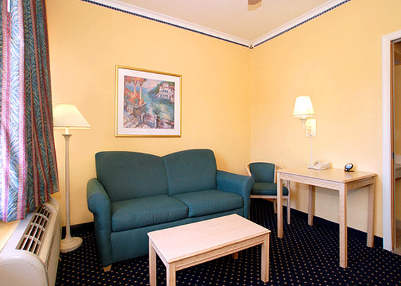 Comfort Inn & Suites Port Canaveral Area - Cocoa Beach, FL