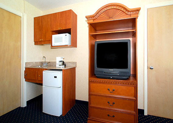 Comfort Inn & Suites Port Canaveral Area - Cocoa Beach, FL