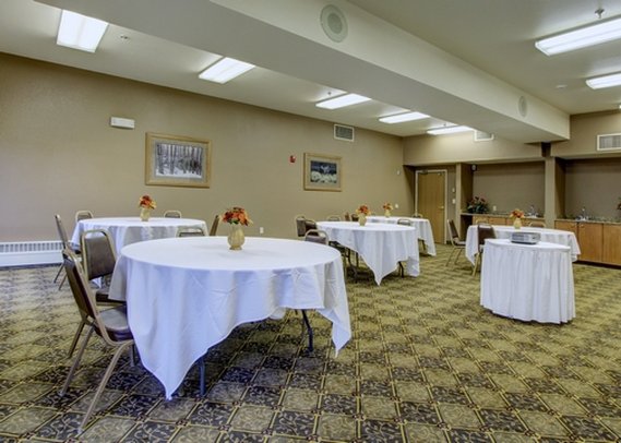 Quality Suites Near Convention Center - Anchorage, AK