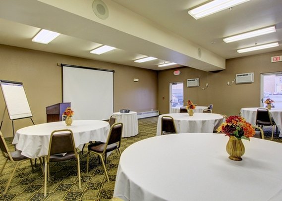 Quality Suites Near Convention Center - Anchorage, AK