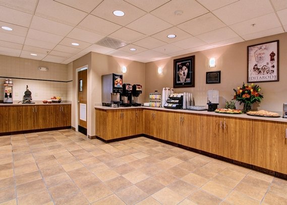 Quality Suites Near Convention Center - Anchorage, AK