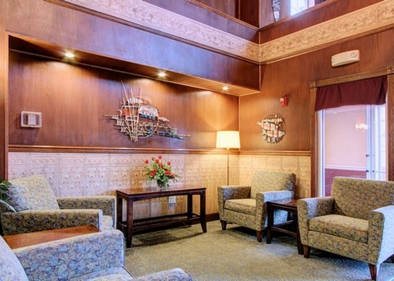 Quality Suites Near Convention Center - Anchorage, AK