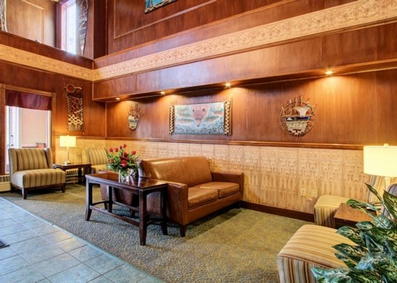 Quality Suites Near Convention Center - Anchorage, AK