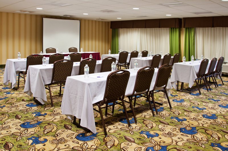 Holiday Inn Express MEADVILLE (I-79 EXIT 147A) - Springboro, PA