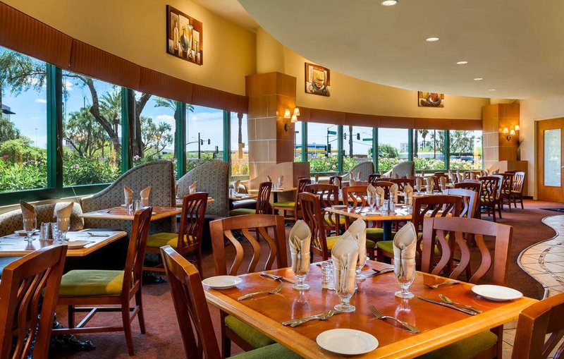 Doubletree Suites By Hilton Hotel Phoenix - Phoenix, AZ