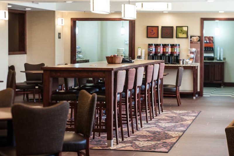 Hampton Inn Bismarck - Bismarck, ND