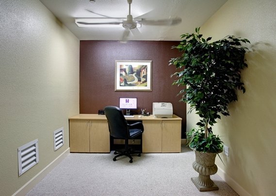 Comfort Inn & Suites - Oakland, CA