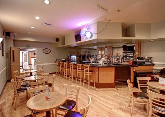 Comfort Inn & Suites - Oakland, CA