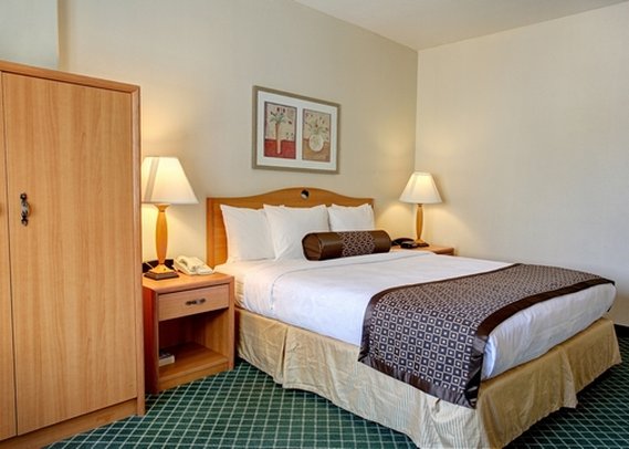 Comfort Inn & Suites - Oakland, CA