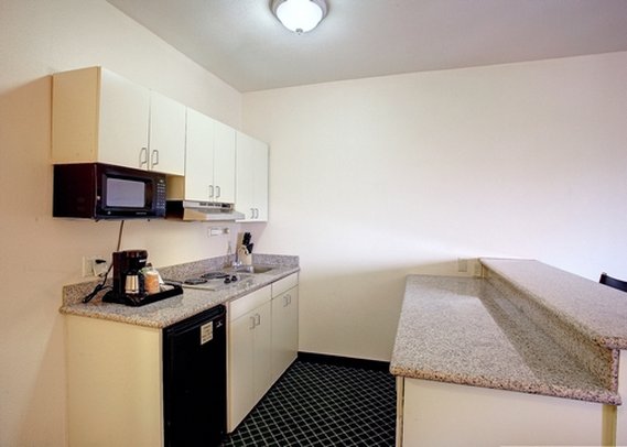 Comfort Inn & Suites - Oakland, CA