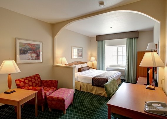 Comfort Inn & Suites - Oakland, CA