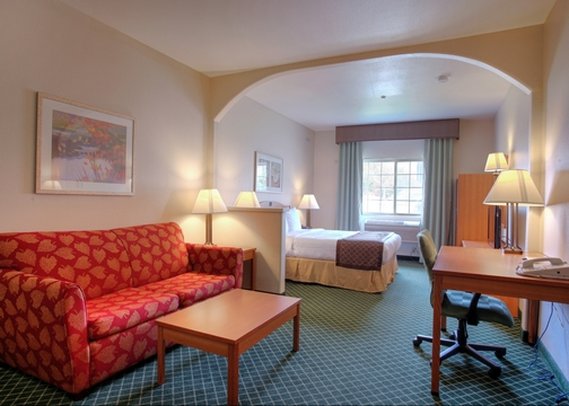 Comfort Inn & Suites - Oakland, CA