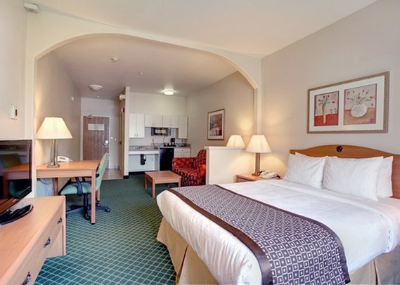 Comfort Inn & Suites - Oakland, CA
