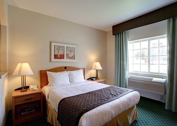 Comfort Inn & Suites - Oakland, CA