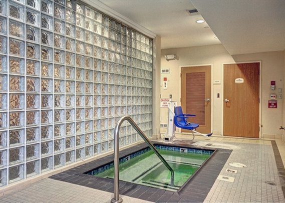 Comfort Inn & Suites - Oakland, CA